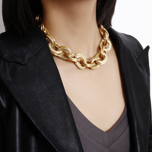 Bold Sovereign: Chunky Statement Necklace