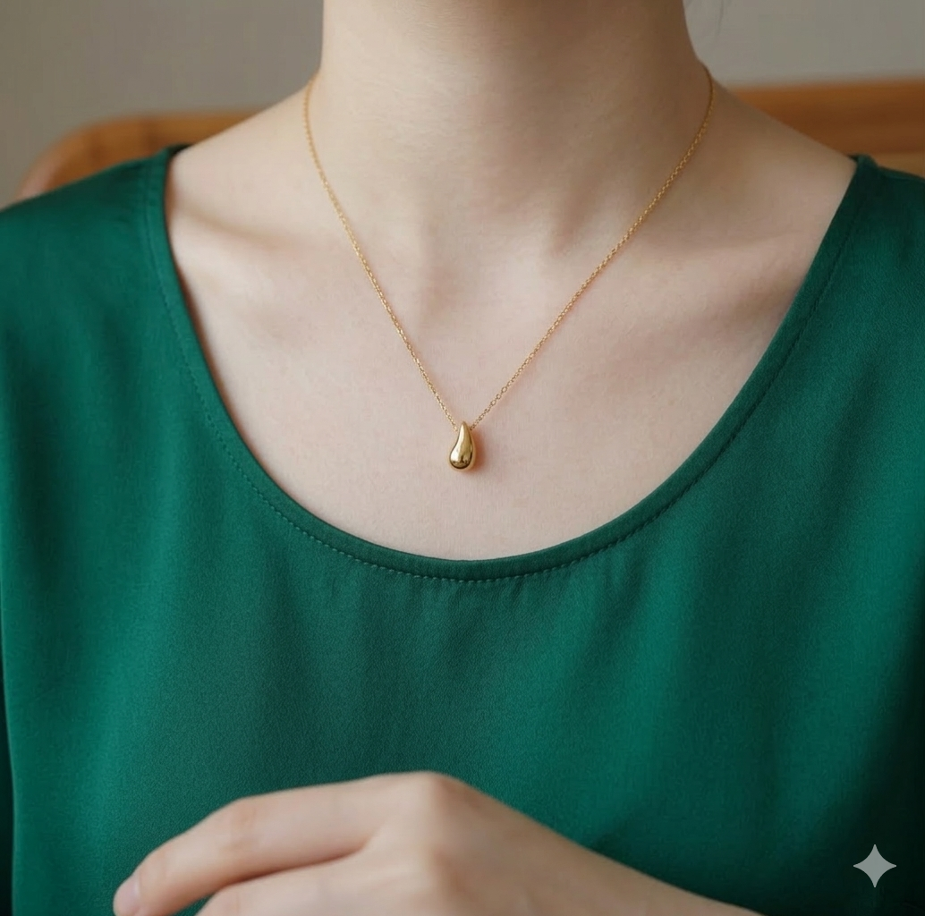 Gold Teardrop Pendant Necklace
