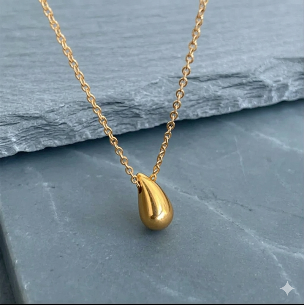 Gold Teardrop Pendant Necklace