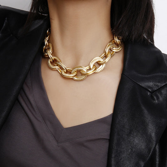 Bold Sovereign: Chunky Statement Necklace